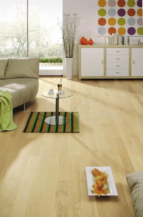 Parquet massif erable grande largeur vitrifi salle de sport